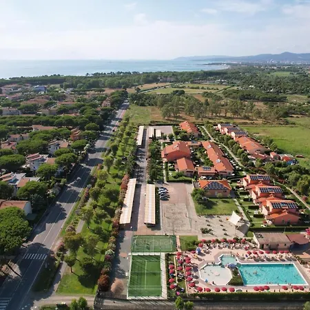 With Swimming Pool In Just 600 Meters From The Apart Otel