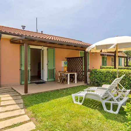 Aparthotel With Swimming Pool In Just 600 Meters From The *